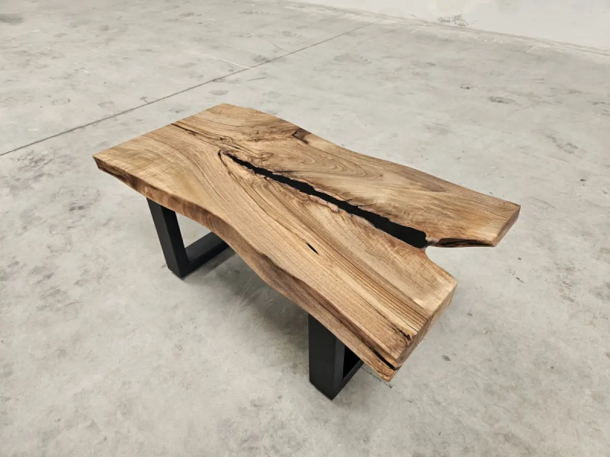 Couchtisch Kaman mit Epoxidharz 