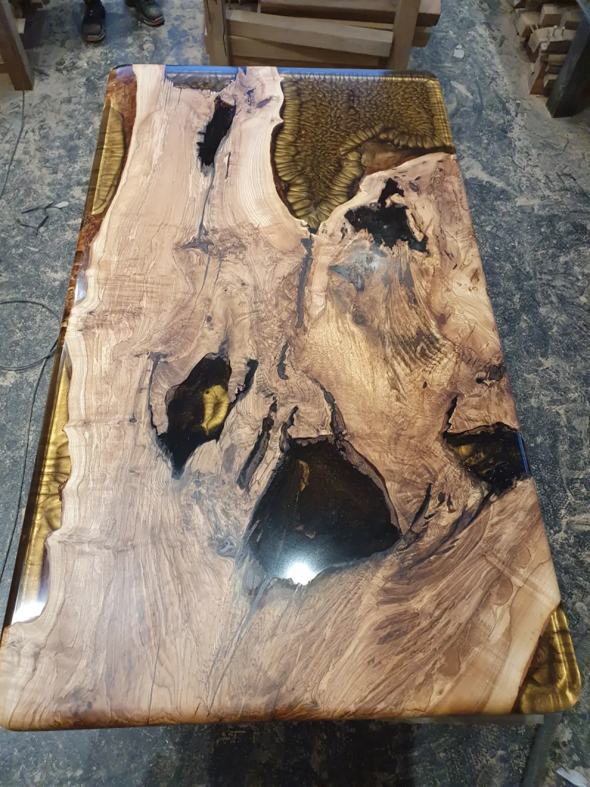 Epoxidharztisch Mesche Cappuccino Oval Kantig