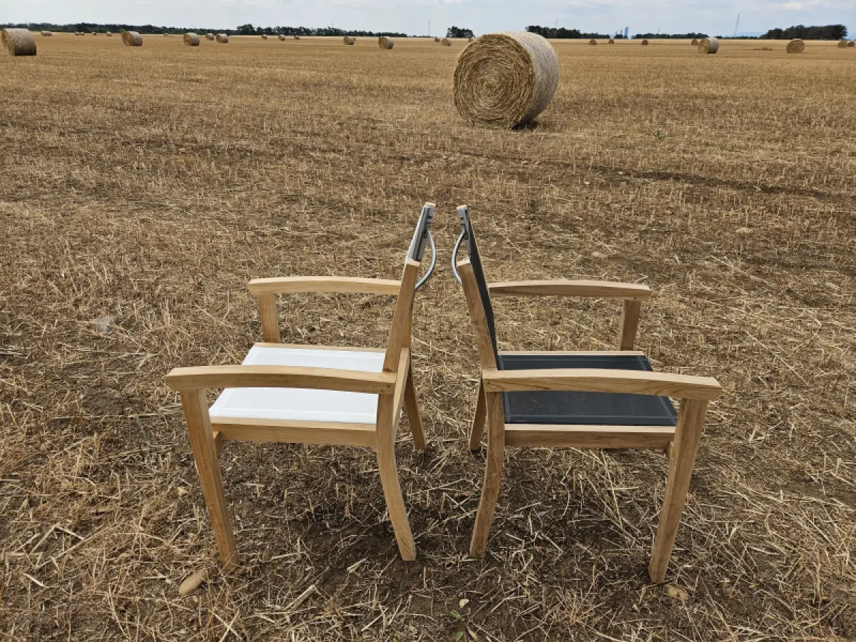 Garten Stapelstuhl aus Teakholz Hugo Schwarz