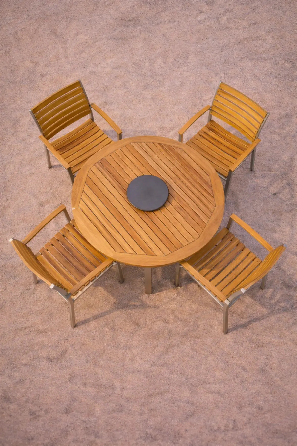 Garten-Stapelstuhl aus Teakholz Memory mit Armlehne 