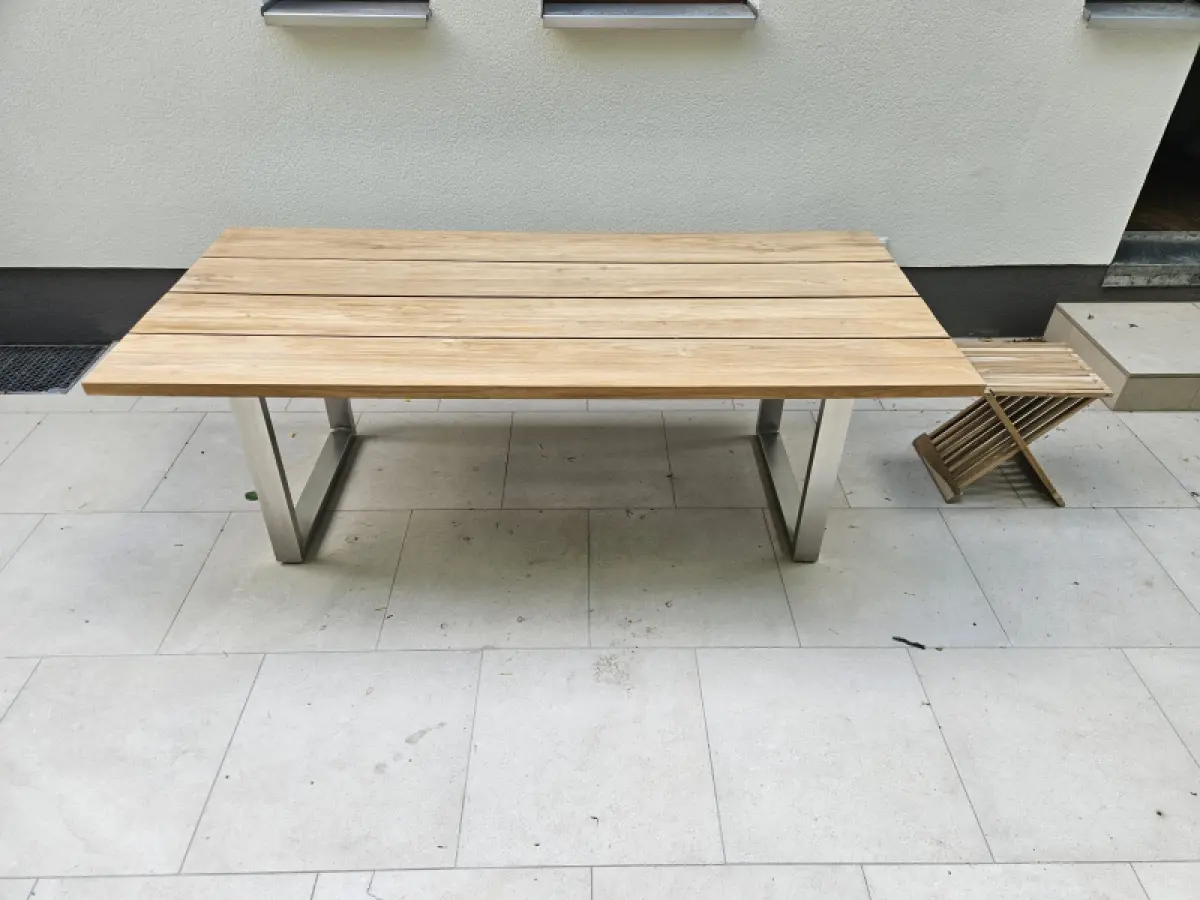 Gartentisch aus Teakholz Batu