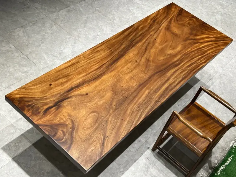 Vollholztisch Swaro Gerade Kantig