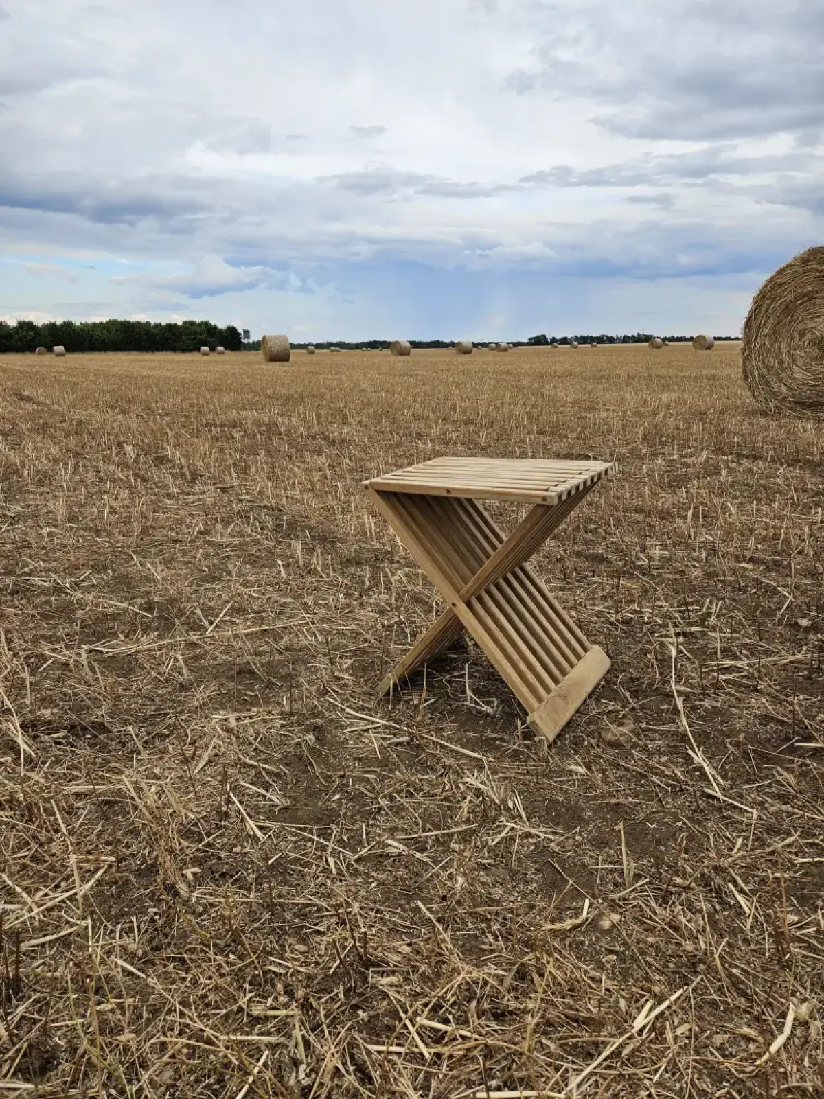 Klappbarer Beistelltisch - Hocker X