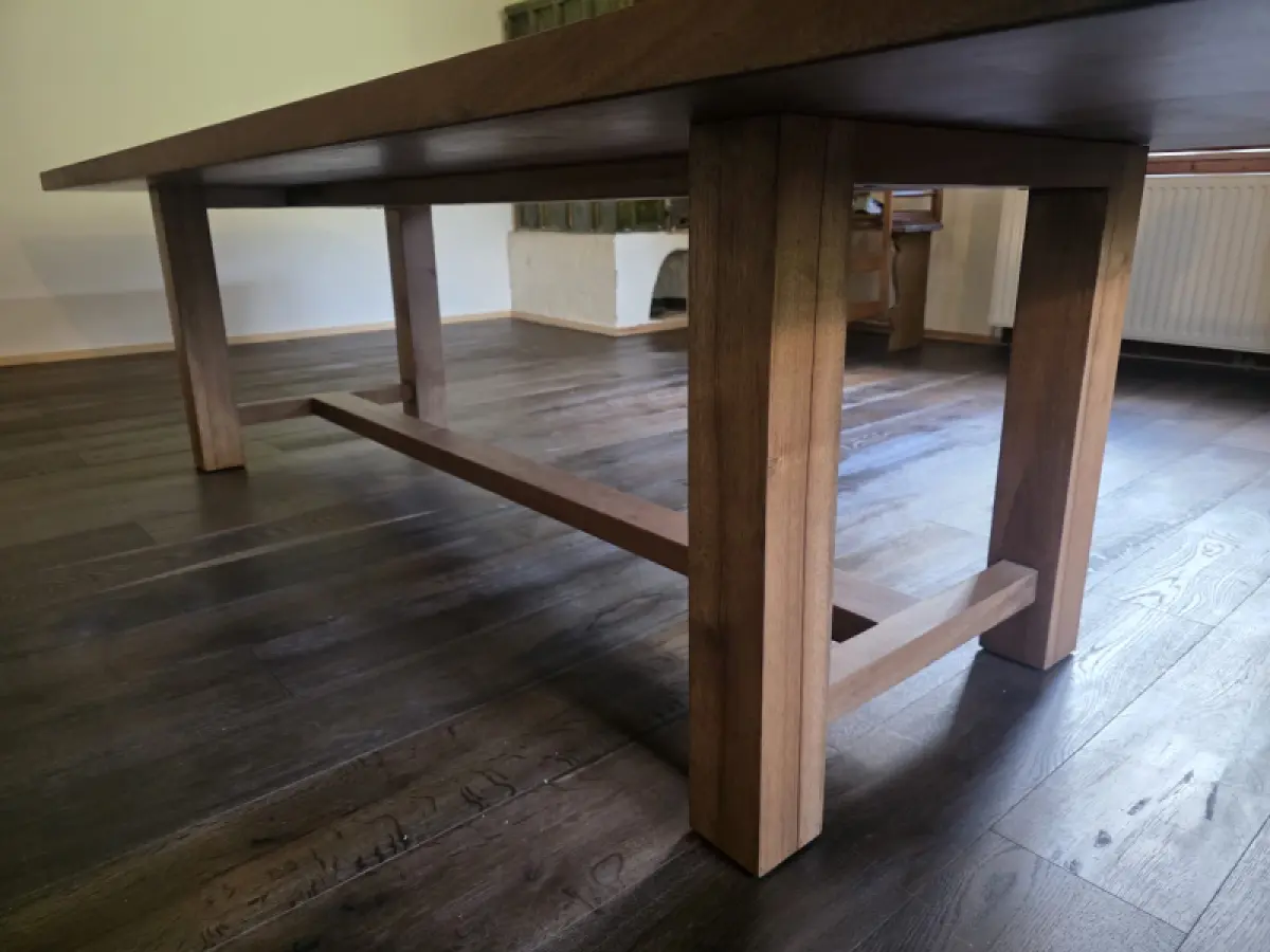 Massivholztisch aus Walnuss Choko