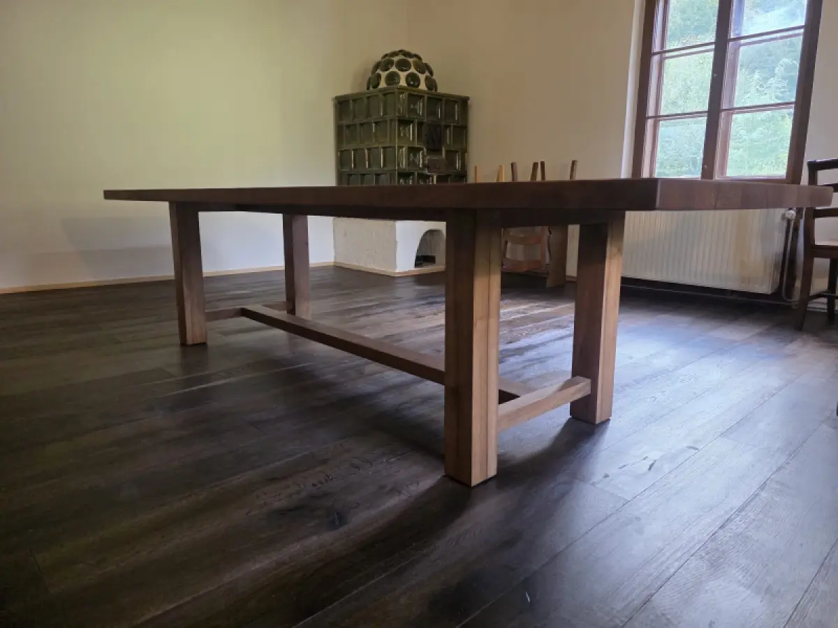 Massivholztisch aus Walnuss Choko