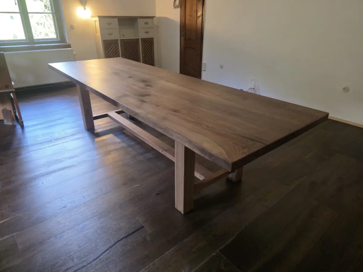 Massivholztisch aus Walnuss Choko