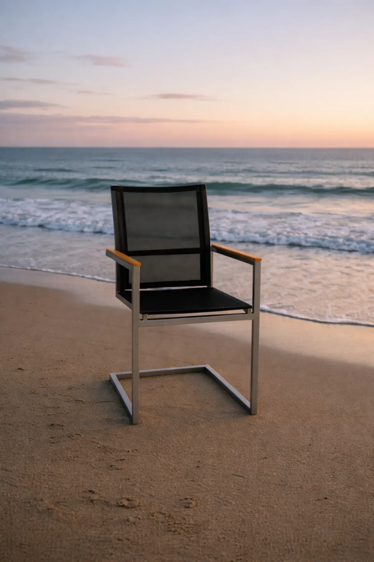 Schwing-Stapelstuhl Noah Schwarz